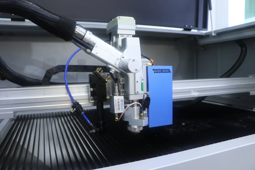 Close view of the GL3 multi-source processing heads and worktable