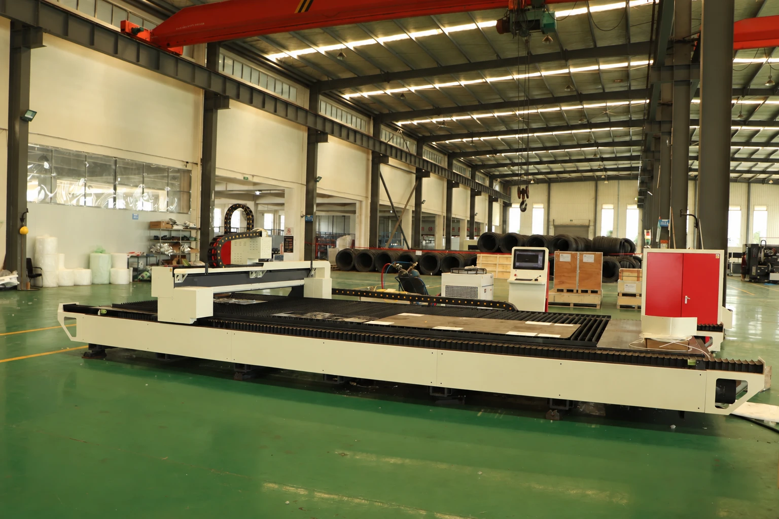Open-bed sheet laser cutter on a manufacturer workshop floor